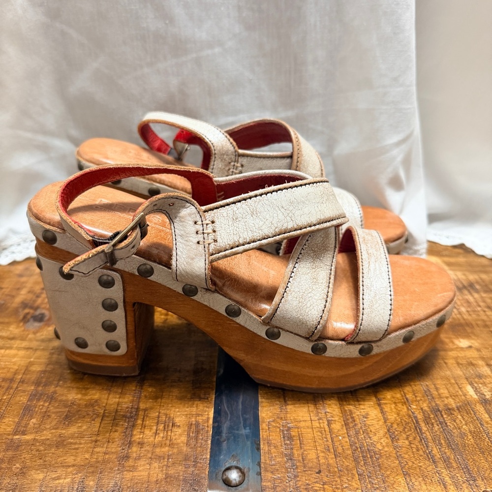 Bed Stu Mediation Leather Butterfly Detail Banded Sandals Sz 7 NWOT. Nectar Lux
